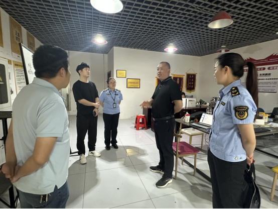 (市场监管局)简报第32期:强化网络餐饮监管 保障群众“舌尖安全”——周丽曼540.png